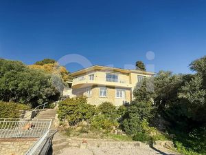 Location maison 6 pièces 220 m² à Toulon (83000)  2 700 €