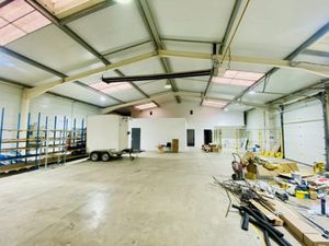 Location locaux professionnels 830 m² à Saleux (80480)  4 500 €