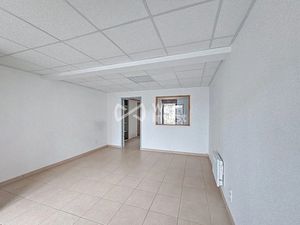Location locaux professionnels 35 m² à Sévérac-le-Château (12150)  360 €
