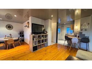 Appartement 4 pièce(s) 66.20 m² + cave   grenier et balcon