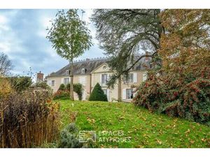 Propriété Directoire avec gîte  dépendances et piscine