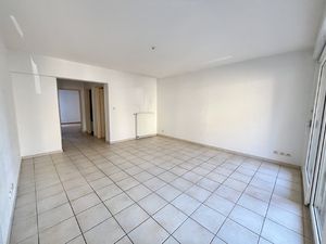 Appartement 3 pièces centre-ville avec terrasse et garage