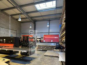 LOCAL D'ACTIVITÉ À VENDRE