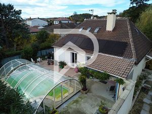 Maison familiale avec piscine et parc à Dagneux