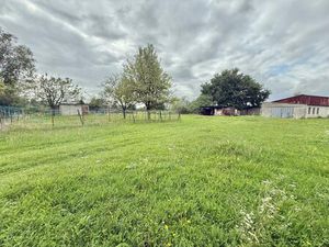 PERRIGNY SUR L'OGNON - Terrain en partie constructible
