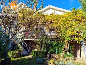 Immeuble rare en plein centre-ville  au calme  avec jardin clos.