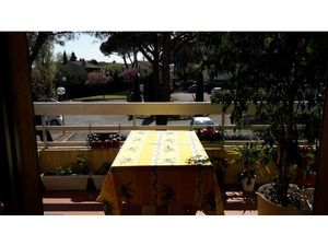 FREJUS  VIAGER LIBRE  DEUX PIECES DANS RESIDENCE AVEC PISCIN