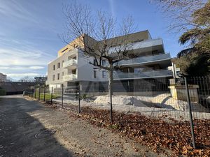 MEYLAN. Magnifique T2 de 48 29m2 avec Terrasse.