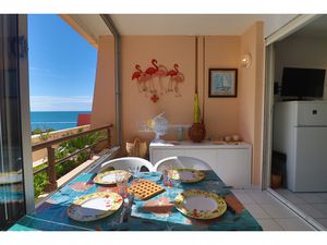 2 PIECES VUE MER A LA CORNICHE AVEC ACCES DIRECT A LA MER