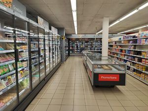 SUPERETTE 280 M2