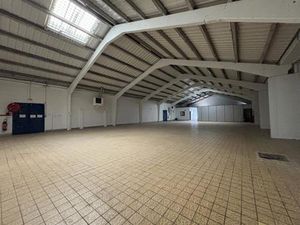 LONGUENESSE - LOCAL COMMERCIAL DE 695M² AVEC PARKING