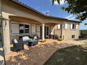 Maison lumineuse à la campagne avec vue imprenable sur les Pyr?