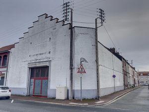 HANGAR 232 m2 - ESPACE BUREAU - ETAGE