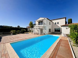 Location maison 6 pièces 180 m² à Nice (06000)  5 600 €