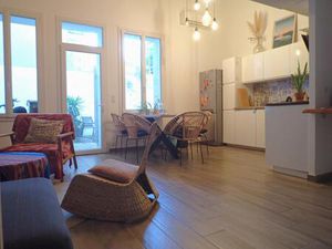 T 2 meublé avec cour