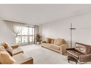 100 m place des tTrnes