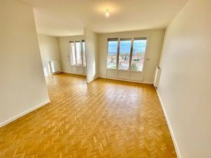 APPARTEMENT A LOUER A VILLEURBANNE - RUE DU 8 MAI 1945 - Proximité Canal de Jonage