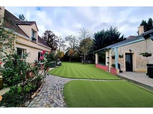 Maison familiale avec dépendance à 10min du RER