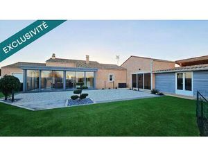 Maison contemporaine et dépendances