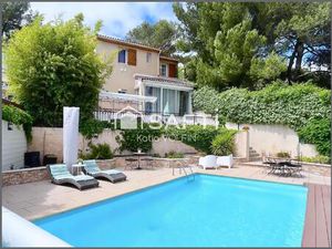 VILLA PISCINE A LA VUE DEGAGÉE EXPO SUD