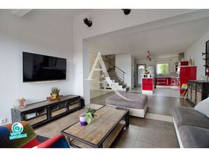 Vente maison 4 pièces  95.00m²  Vic