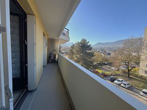 Appartement 2 pièces avec balcon et cave  en plein centre de La Motte-Servolex