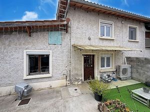 Maison rénovée 73 m2; 2 chambres et un bureau avec terrasse et son espace vert