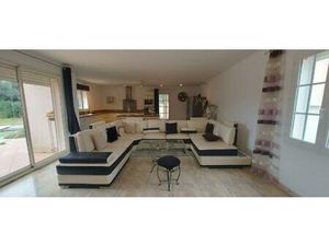 GARD. 30.GENERAC. Belle maison de 184 m2 sur terrain arboré de 1264 m² avec piscine