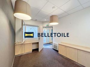 Opportunité Premium : Local Commercial Aménagé pour Audioprothésiste au Cœur de Maisons-Al