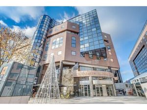 Location Local Professionnel 302m²