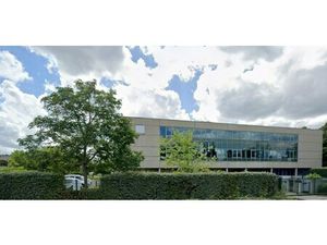 Location Local Professionnel 1 934m²