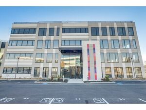 Location Local Professionnel 299m²