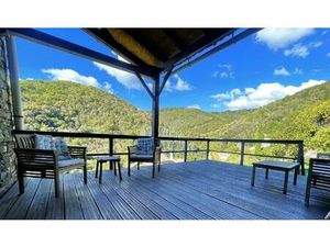 Jolie maison en pierre avec vues panoramiques sur la Montagne Noire dans l'Aude
