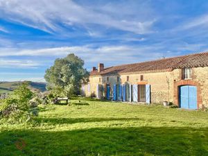 Ancien corps de ferme avec belle vue