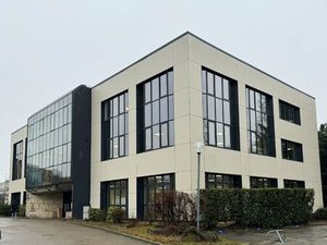 Location Local Professionnel 1 383m²