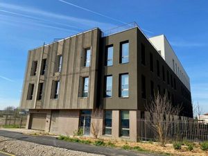 Location Local Professionnel 2 150m²