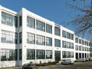 Location Local Professionnel 7 722m²