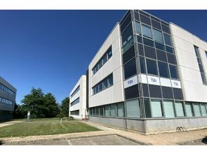 Location Local Professionnel 235m²