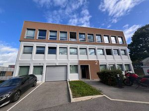 Location Local Professionnel 343m²
