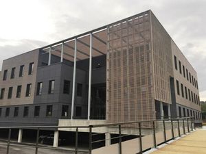 Location Local Professionnel 996m²