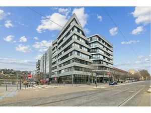 Location Local Professionnel 4 537m²