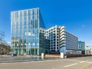 Location Local Professionnel 9 135m²