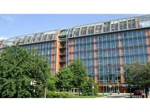 Location Local Professionnel 1 523m²