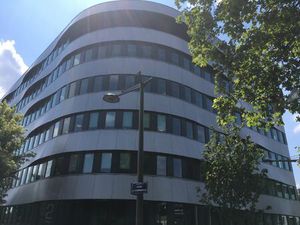 Location Local Professionnel 691m²