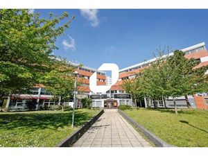 Situé dans le secteur de la boucle Nord en 1ère couronne  il bénéfice d'une bonne visibili