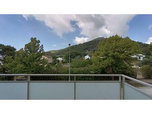 A LOUER - LA VALETTE - TYPE 3 AVEC TERRASSE ET 2 PLACES DE STATIONNEMENT