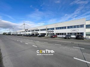 Kwalitatief afgewerkte KANTOORRUIMTE (268 m²) op de eerste verdieping met private parkeerg