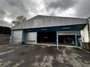 LOCAL D'ACTIVITE A VENDRE