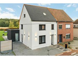 UITERST KNAP GERENOVEERDE WONING MET 3-4 SLAAPKAMERS OP EEN PERCEEL VAN 12A48CA TE BEVERLO