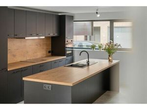 Instapklare  stijlvol gerenoveerde rijwoning in het hart van Bredene-Dorp